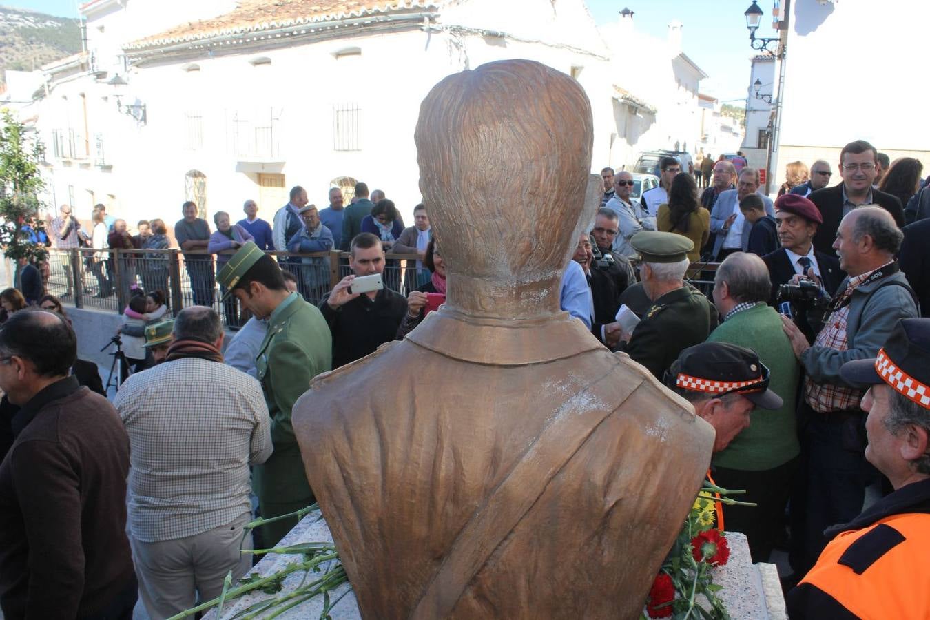 Homenaje al comandante Benítez en El Burgo