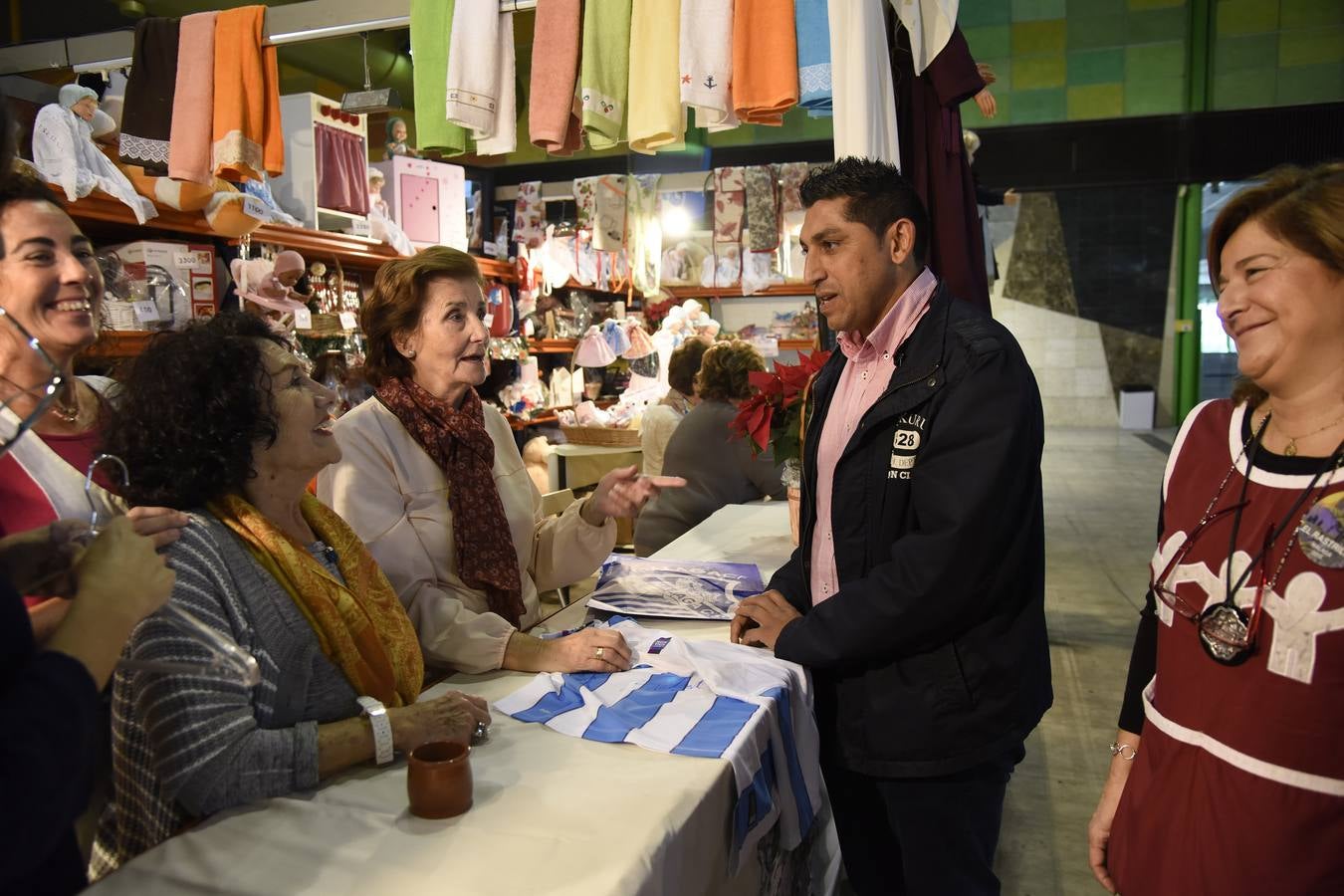 Fotos de la inauguración del Rastrillo de Nuevo Futuro