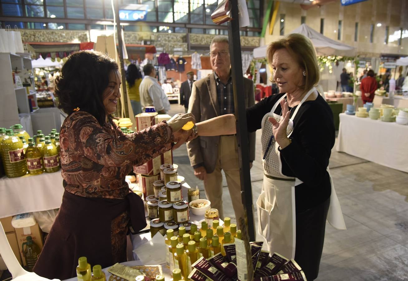 Fotos de la inauguración del Rastrillo de Nuevo Futuro