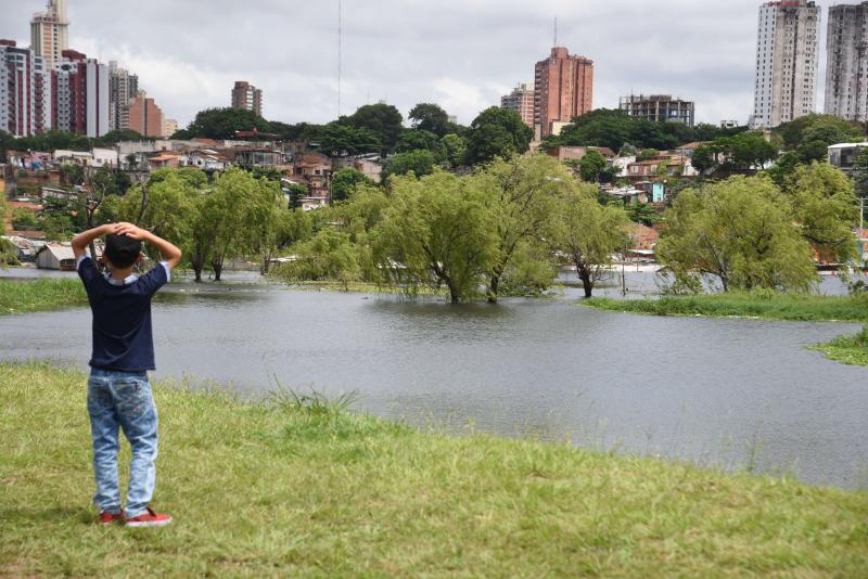 Asunción, bajo las aguas