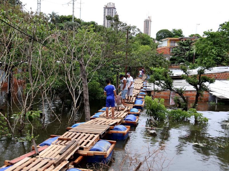 Asunción, bajo las aguas