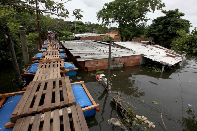 Asunción, bajo las aguas