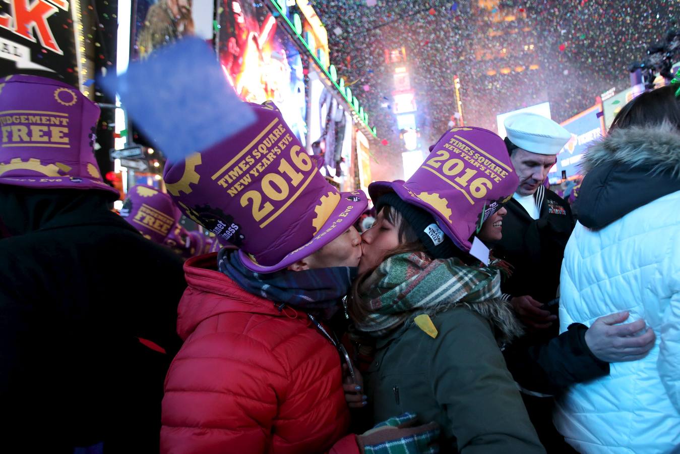 El mundo da la bienvenida a 2016