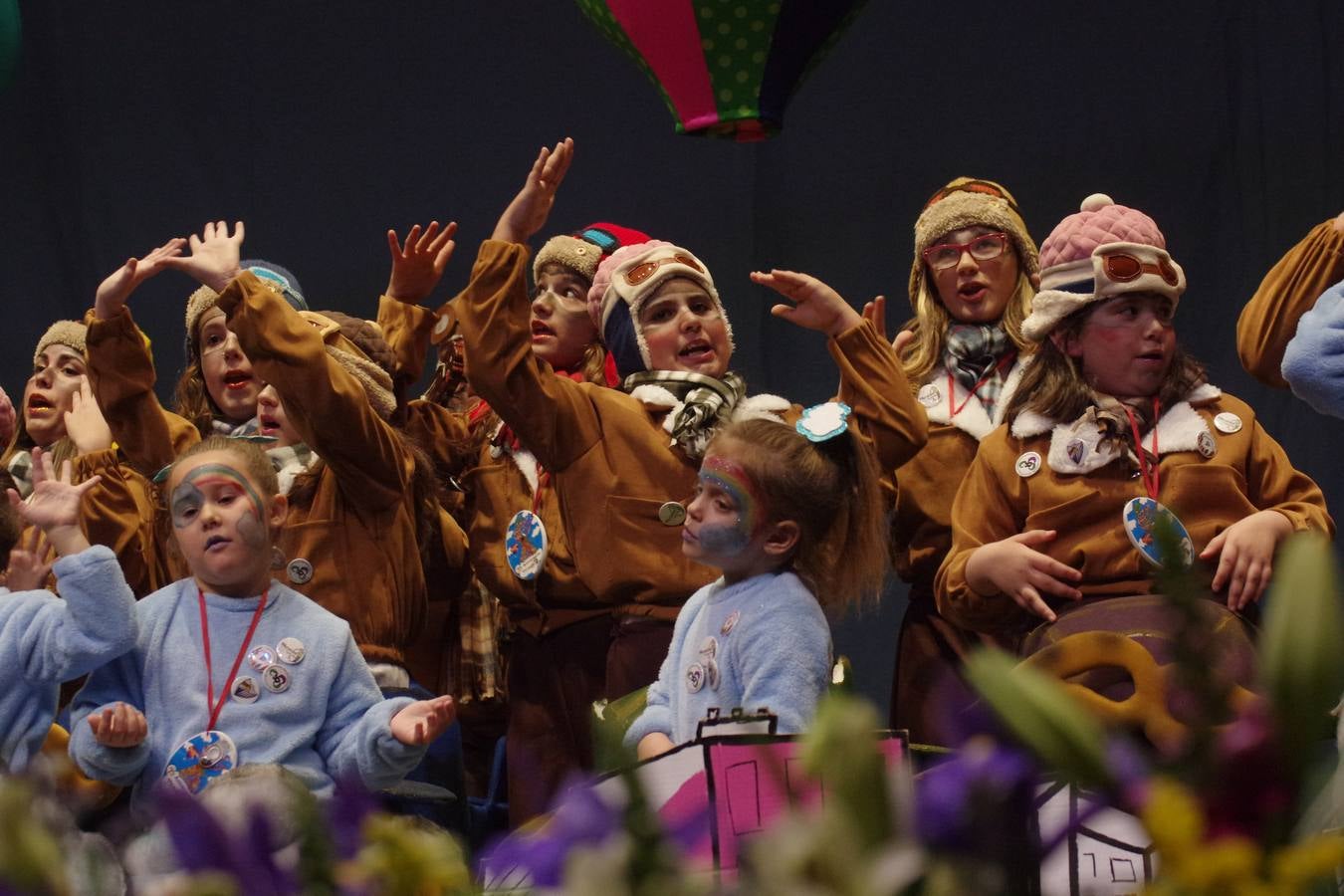 La murga infantil 'Sopla el viento' abrió la noche de actuaciones del domingo.