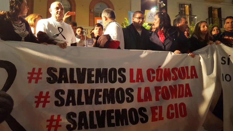 Cientos de personas se concentran en Málaga en apoyo de La Cónsula