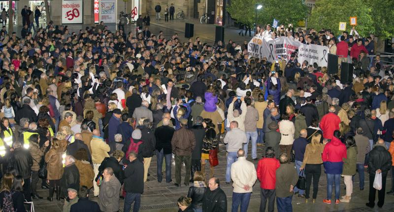 Cientos de personas se concentran en Málaga en apoyo de La Cónsula