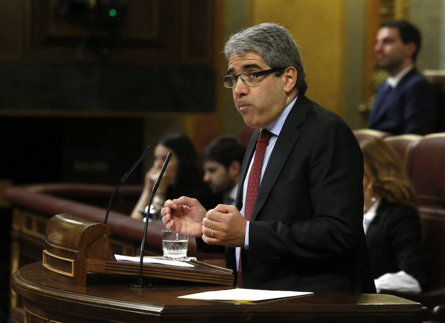 El portavoz de Democracia i Llibertat (DiL), Francesc Homs, durante su intervención.