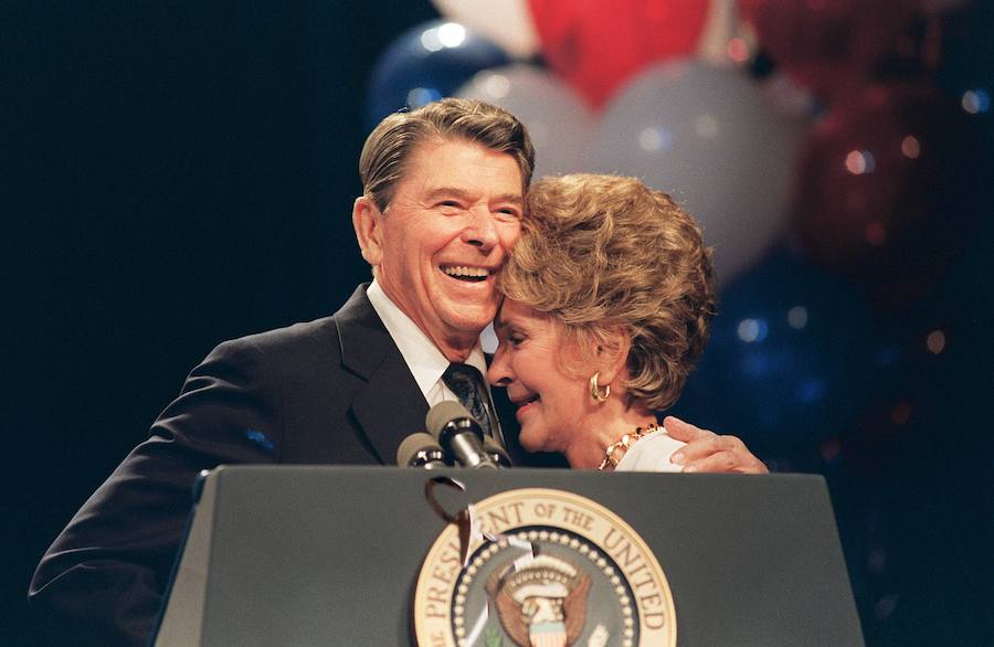 Nancy y Ronald Reagan, en una imagen tomada en 1988 durante un homenaje a la primera dama en Nueva Orleans por su trabajo en la lucha contra las drogas.