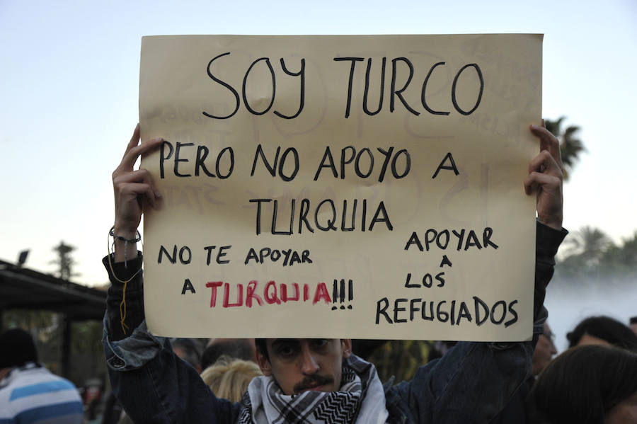 Fotos de la concentración en Málaga a favor de los refugiados