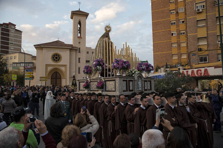 Fotos de los traslados y procesiones del Viernes de Dolores 2016 (I)