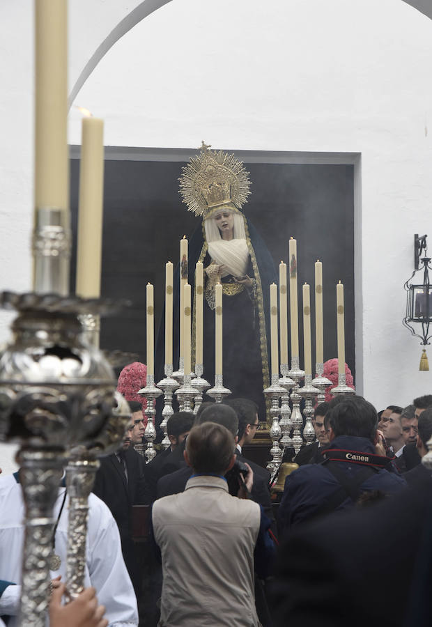 Fotos de los traslados y procesiones del Viernes de Dolores 2016 (I)