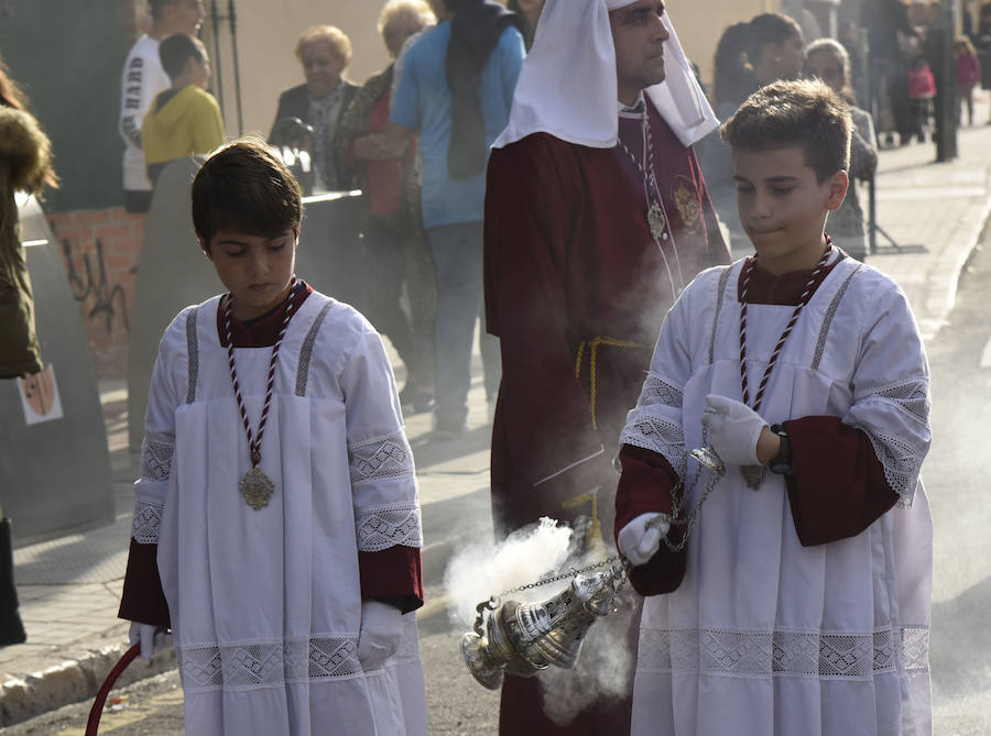 Fotos de los traslados y procesiones del Viernes de Dolores 2016 (I)