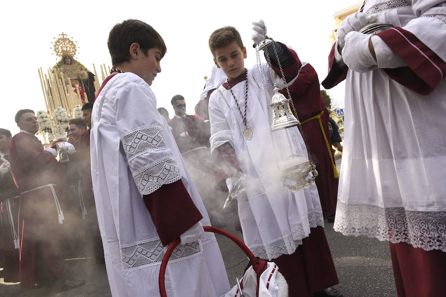 Fotos de los traslados y procesiones del Viernes de Dolores 2016 (I)