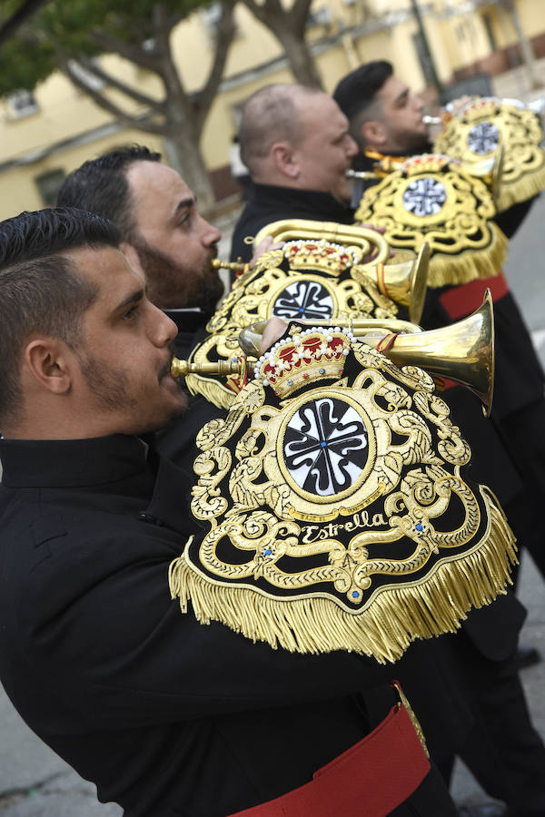 Fotos de los traslados y procesiones del Viernes de Dolores (II)