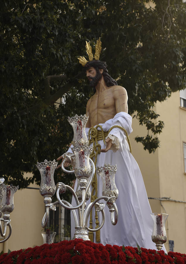 Fotos de los traslados y procesiones del Viernes de Dolores (II)