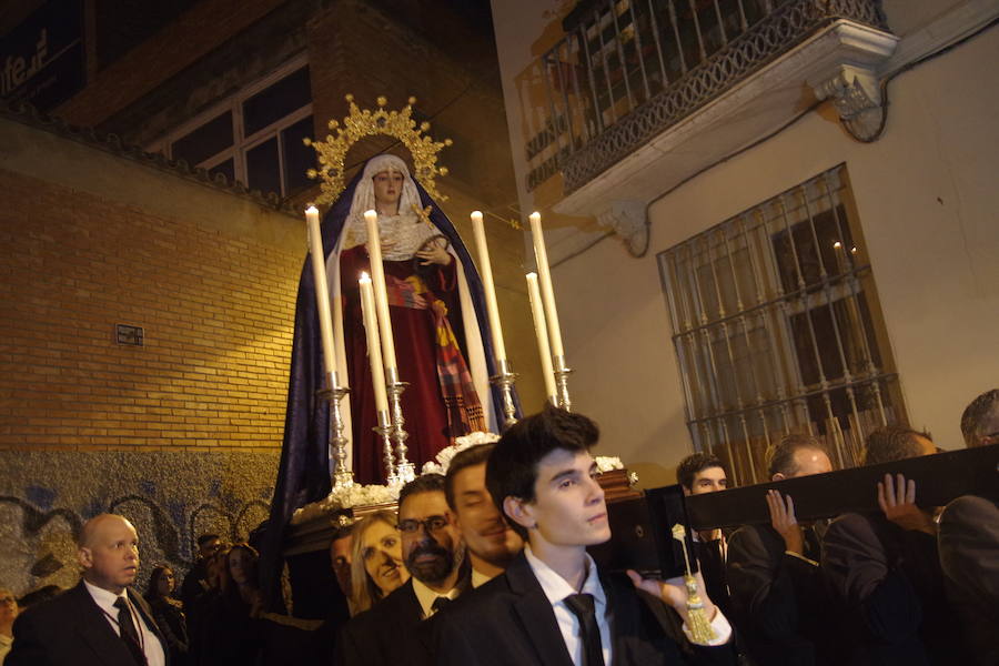 Fotos de los traslados y procesiones del Viernes de Dolores (II)