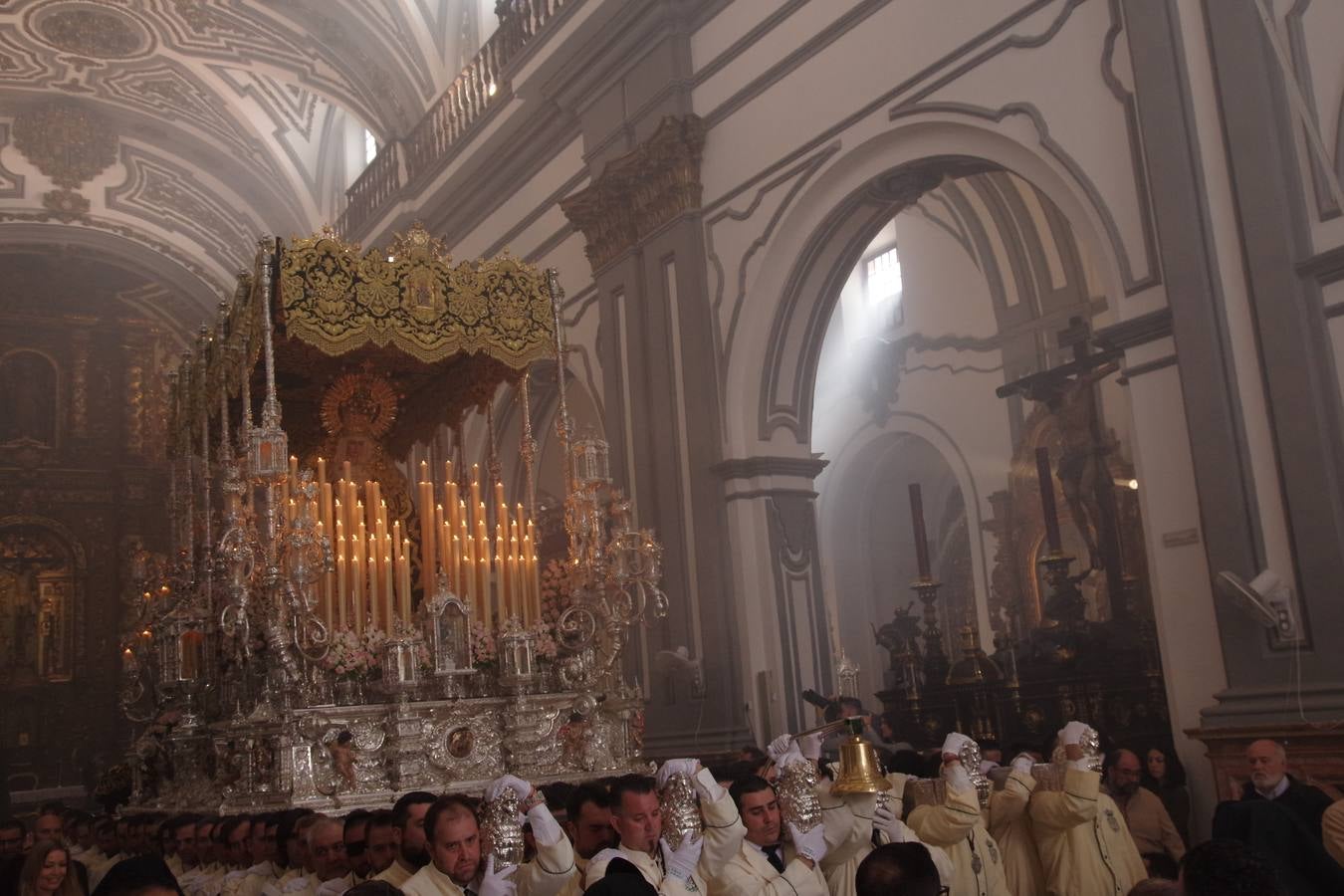 Salida procesional de la Virgen de Lágrimas y Favores el Domingo de Ramos