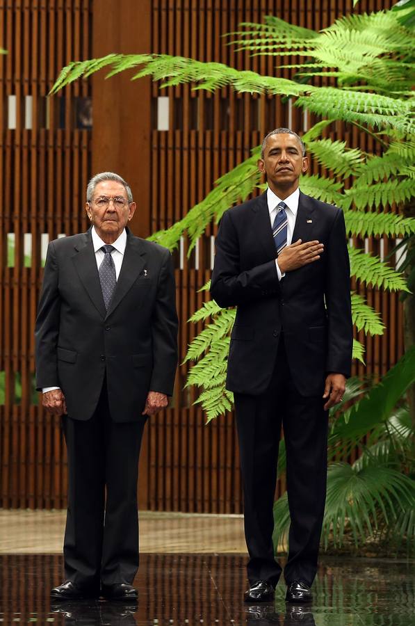 Castro recibe a Obama en su segundo día en La Habana