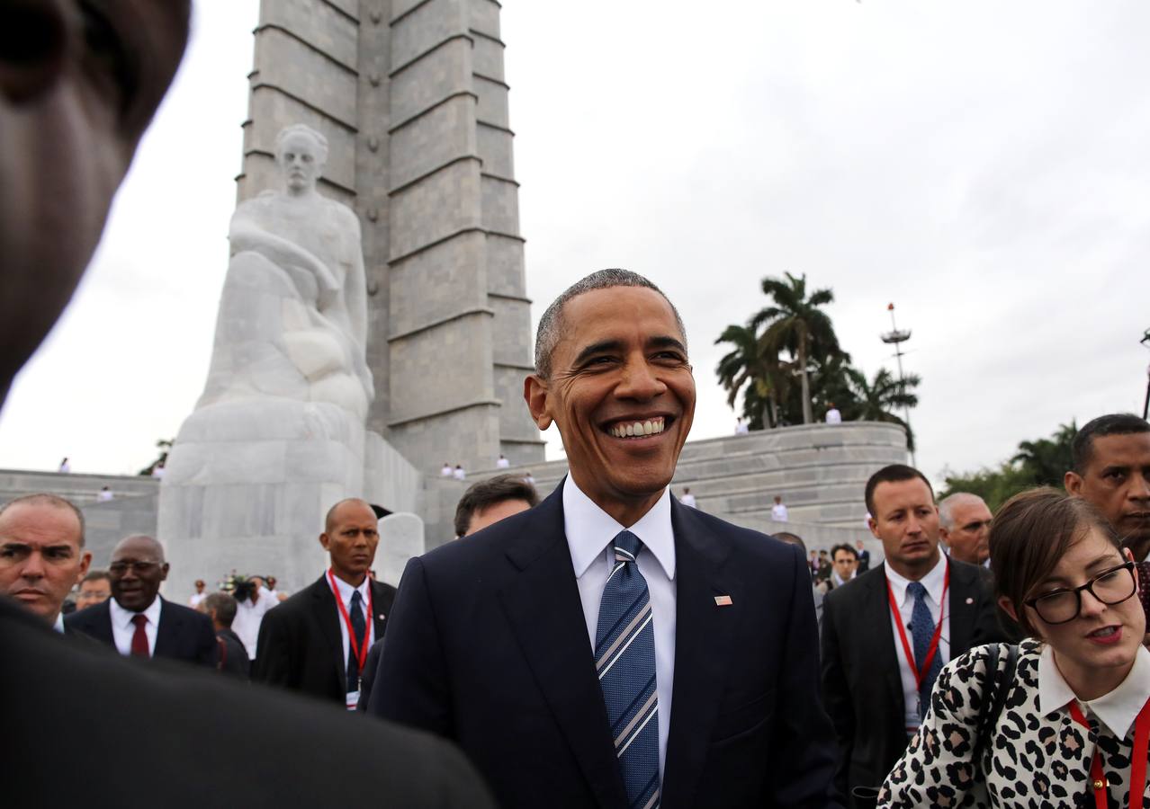 Castro recibe a Obama en su segundo día en La Habana