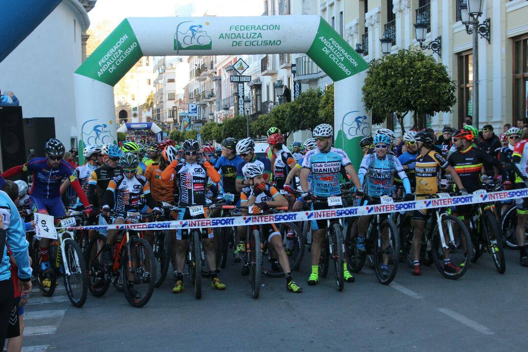 Ronda celebra el XII HOLE, una carrera que homenajea la labor del Tercio en la organización de los 101 kilómetros en mayo