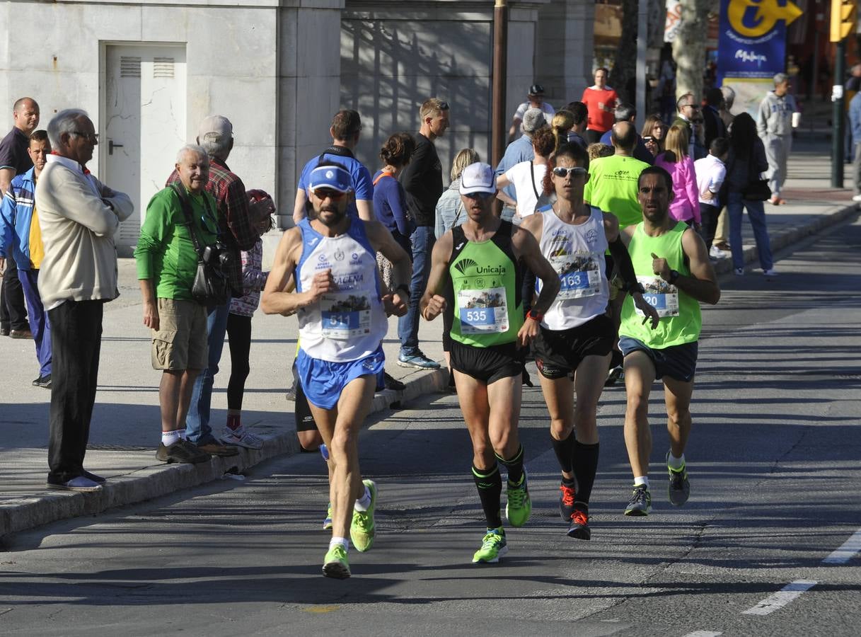 Miles de corredores participan en la Media Maratón Ciudad de Málaga