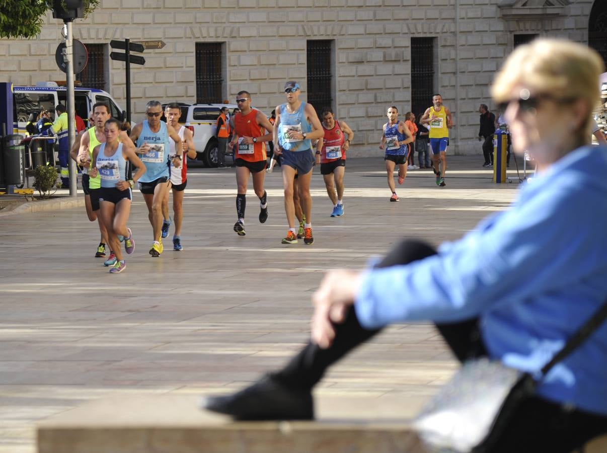 Miles de corredores participan en la Media Maratón Ciudad de Málaga