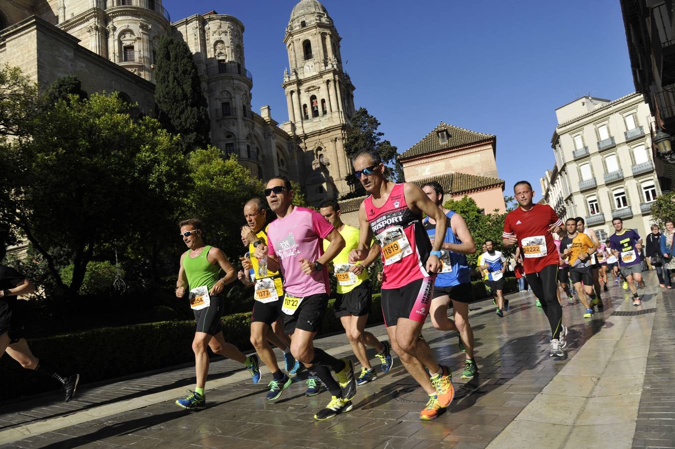Miles de corredores participan en la Media Maratón de Málaga