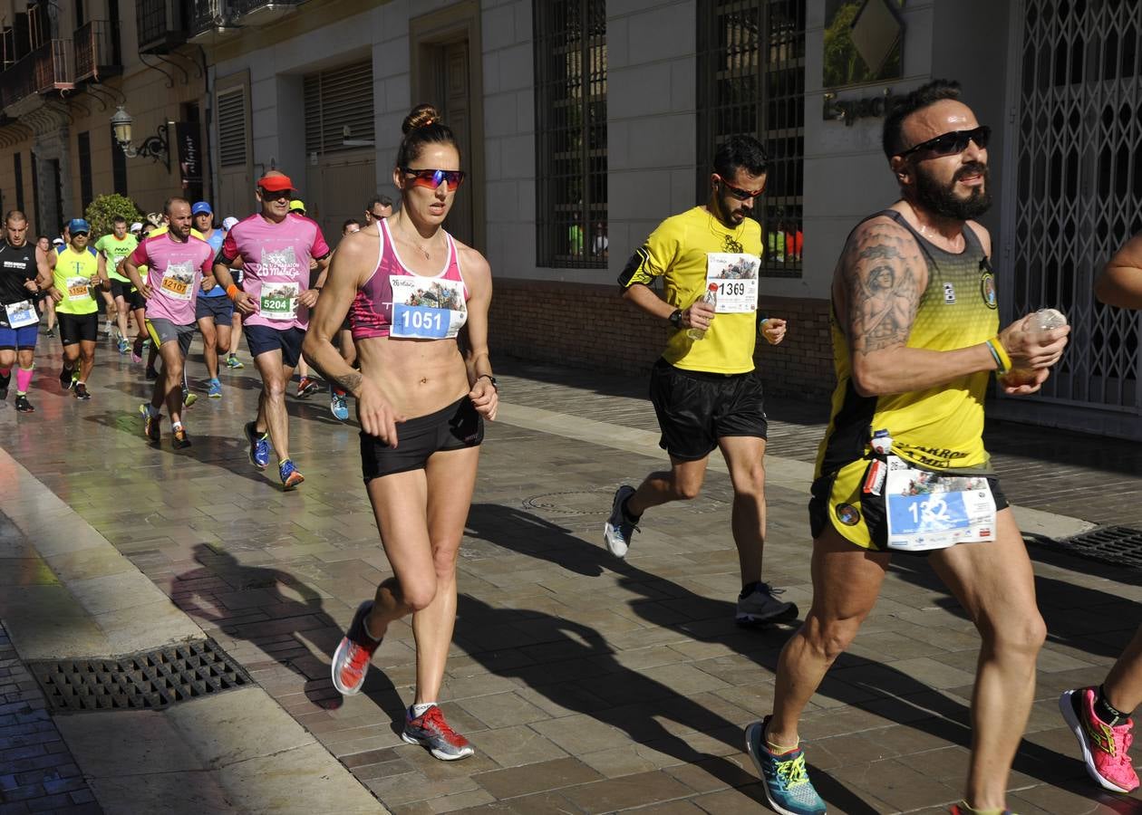 Miles de corredores participan en la Media Maratón de Málaga