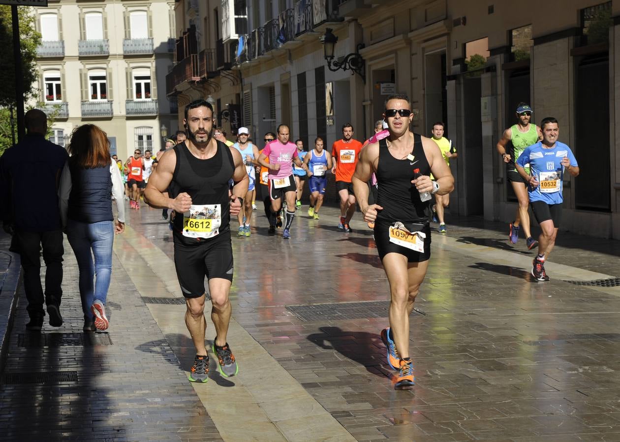 Miles de corredores participan en la Media Maratón de Málaga