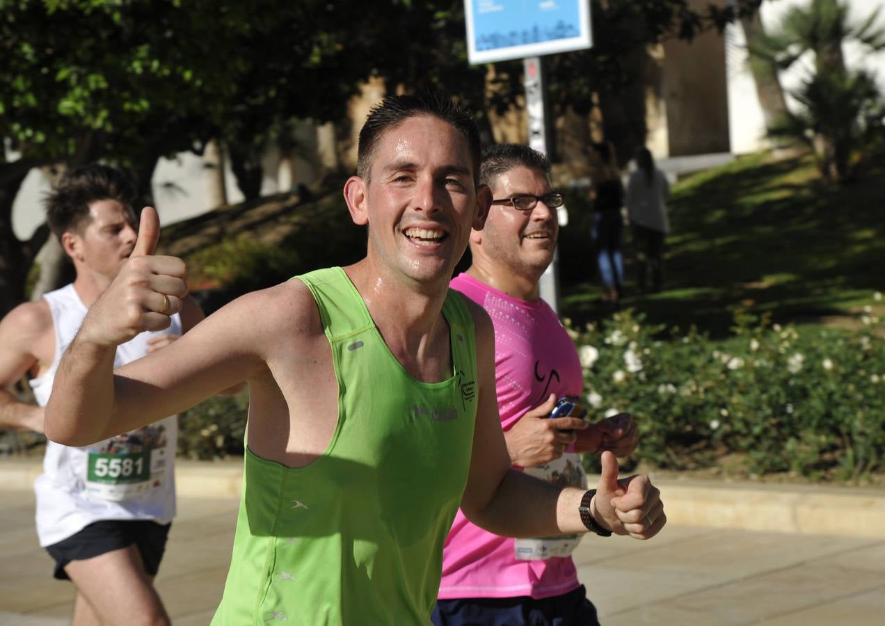 Miles de corredores participan en la Media Maratón de Málaga
