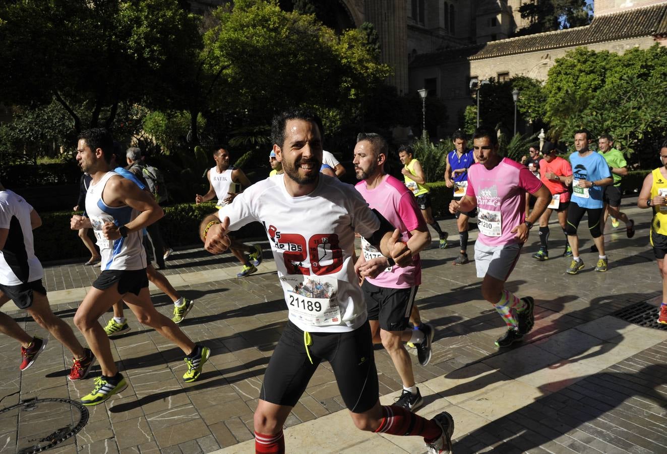 Miles de corredores participan en la Media Maratón de Málaga