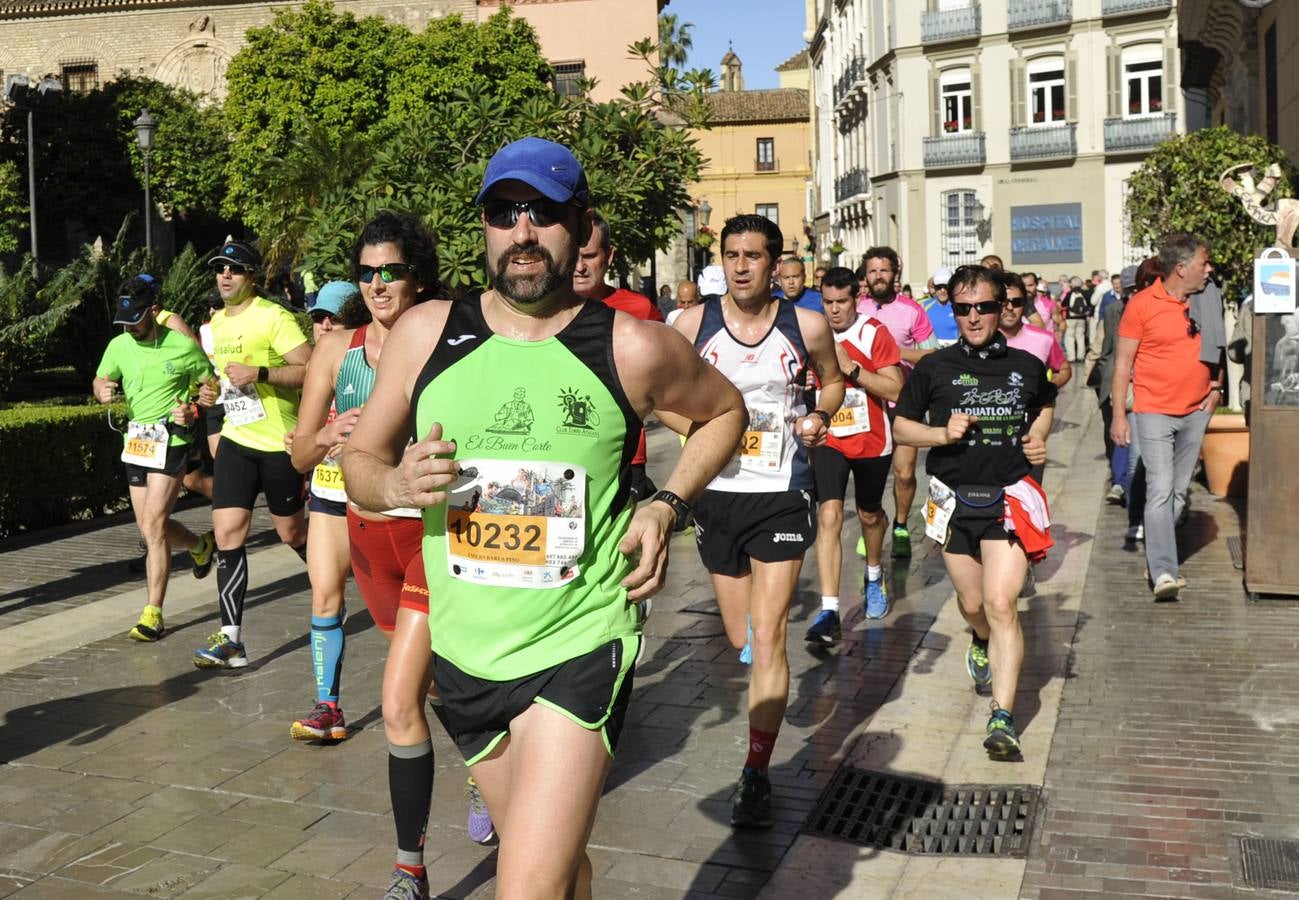 Miles de corredores participan en la Media Maratón de Málaga