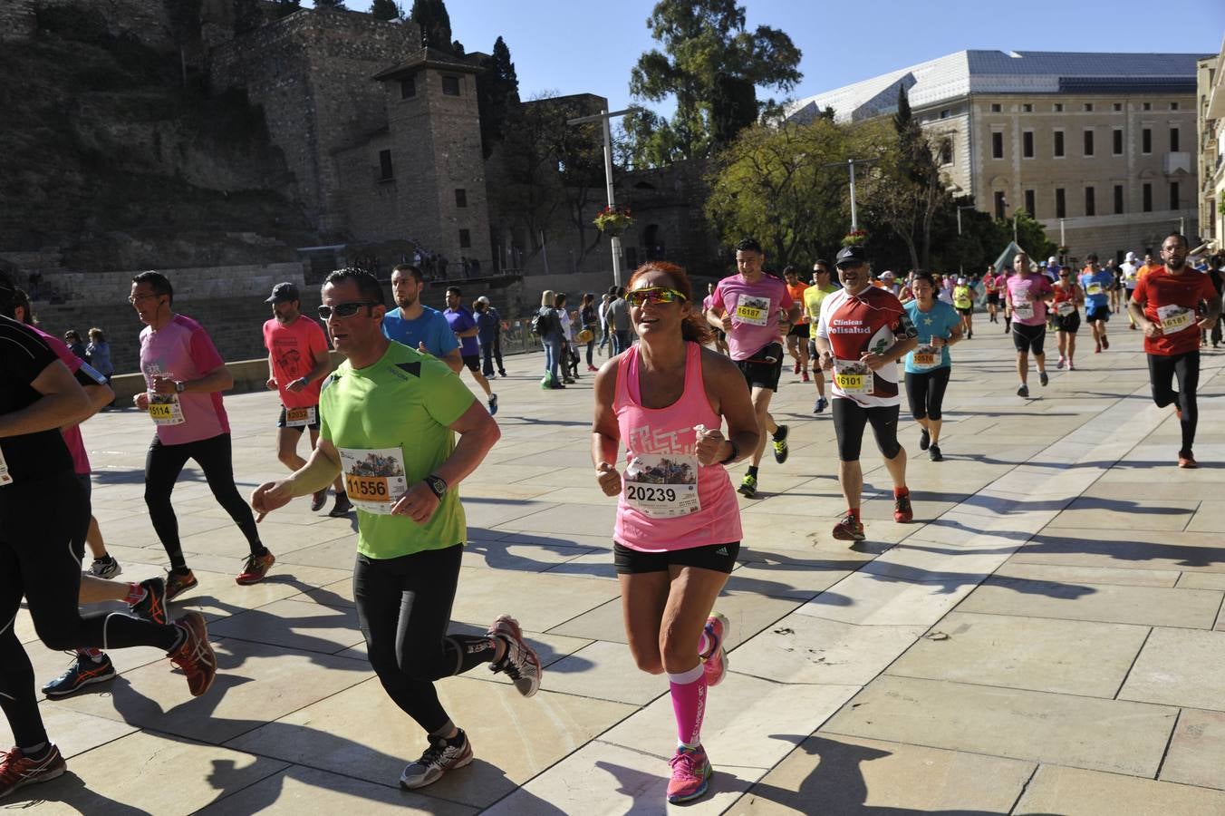 Miles de corredores participan en la Media Maratón de Málaga