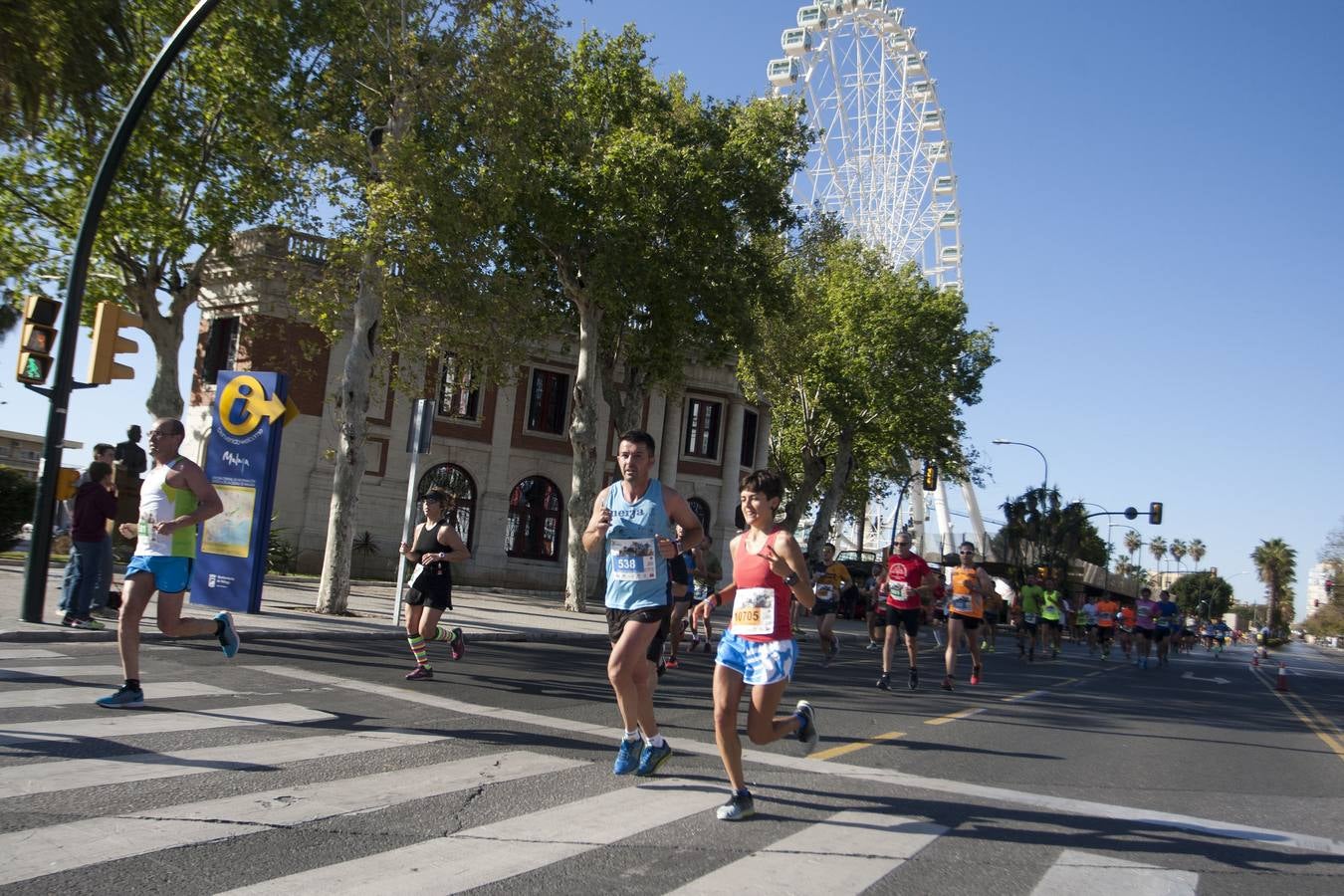 Más de 7.000 corredores participan en la Media Maratón de Málaga