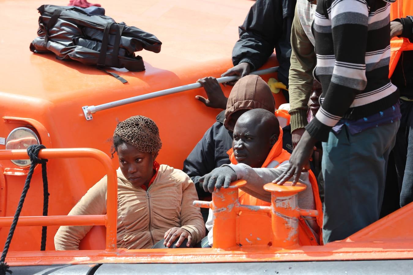 Rescatan una patera con 53 inmigrantes subsaharianos en Málaga