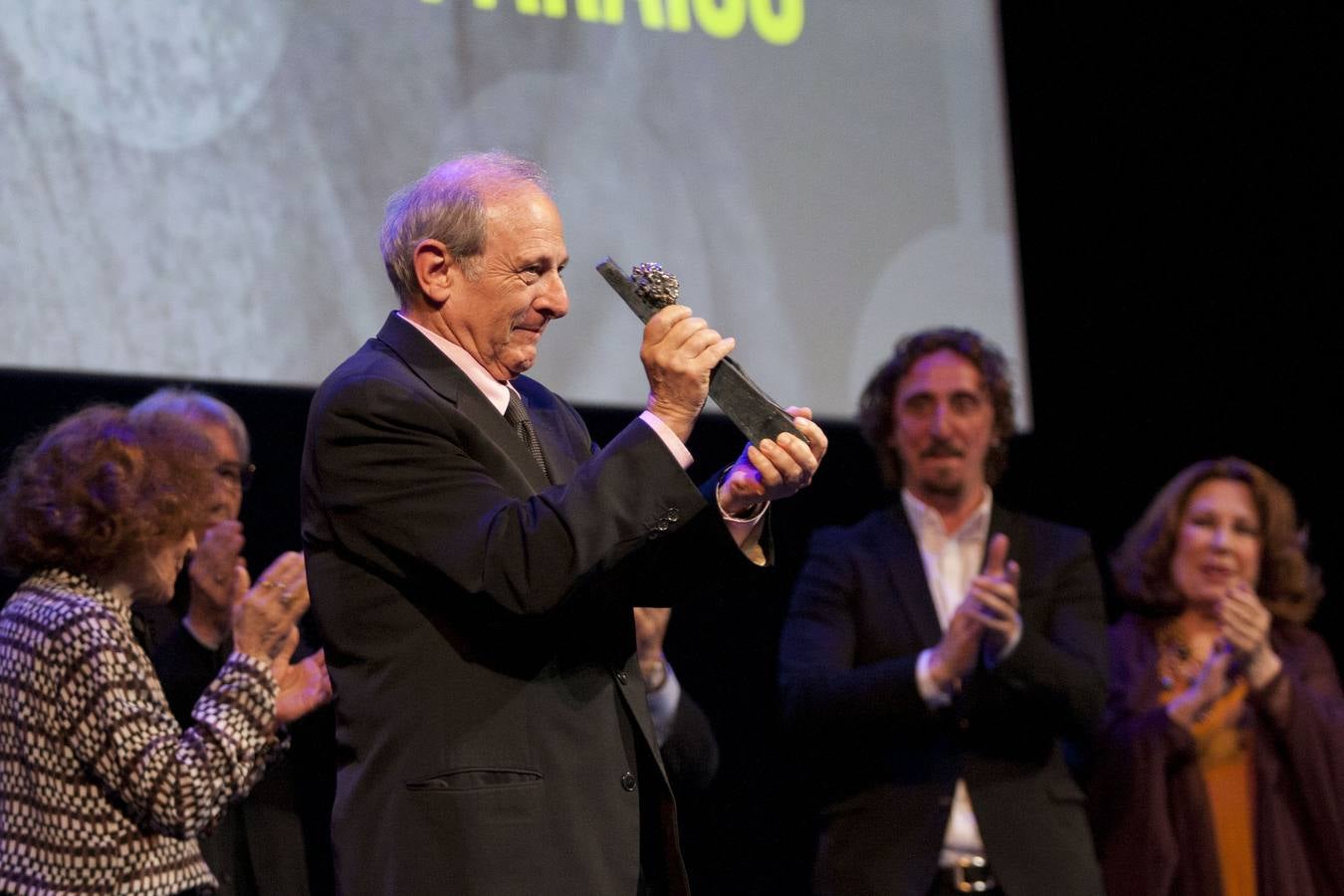 El actor Emilio Gutiérrez caba recibe la Biznaga Ciudad del Paraíso en el Cervantes