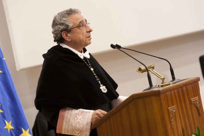 Adelaida de la Calle recibe la Medalla de Oro de la UMA