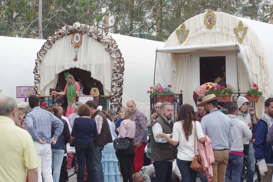 Los romeros malagueños se preparan para ir al Rocío, en fotos