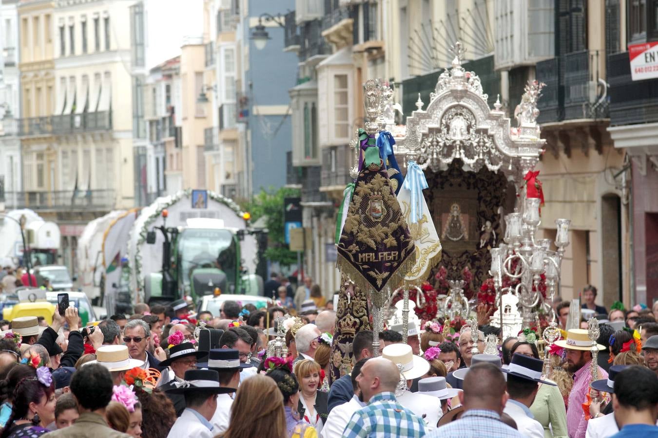 La Hermandad de Málaga parte hacia el Rocío