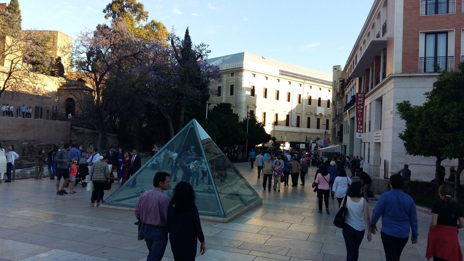 Calles abarrotadas y museos llenos en la Noche en Blanco