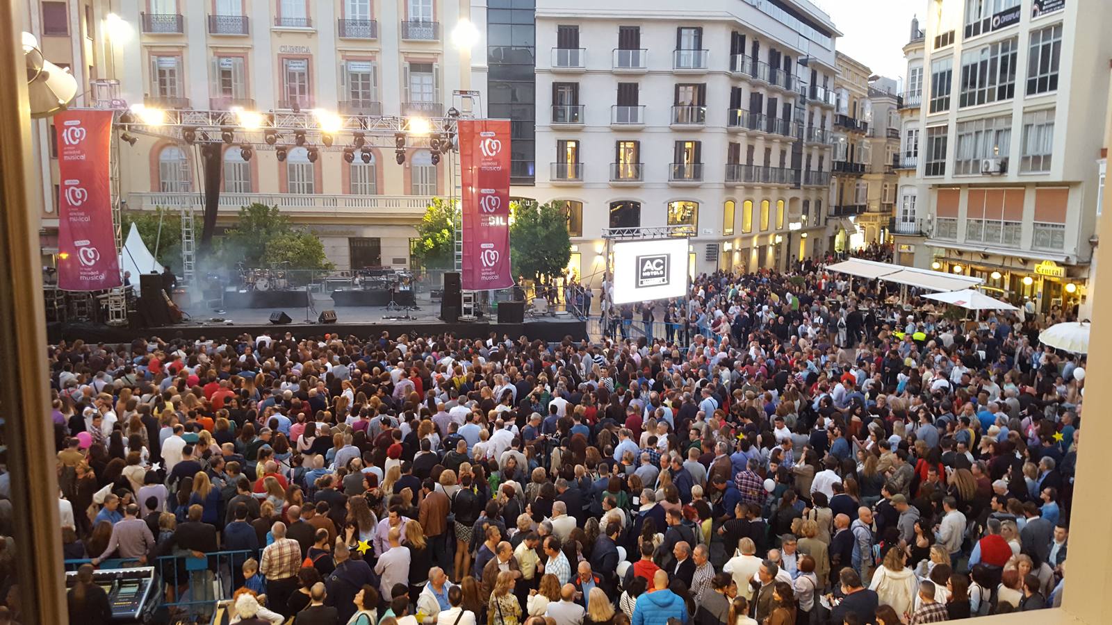 Noche en Blanco de colas y estrellas en Málaga