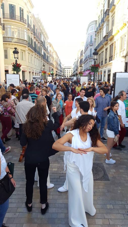 Las calles cobran vida en la Noche en Blanco