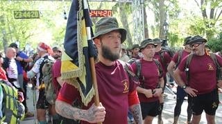 Llegada de los últimos &#039;cientouneros&#039; de los 101 Kilómetros de la Legión