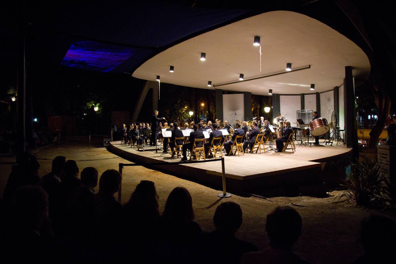 Música, arte y tricicoches en la Noche en Blanco