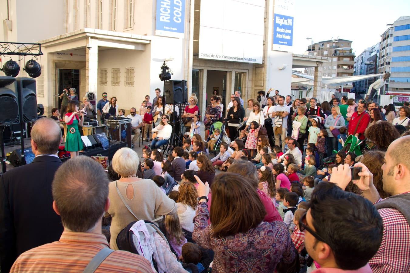 Música, arte y tricicoches en la Noche en Blanco