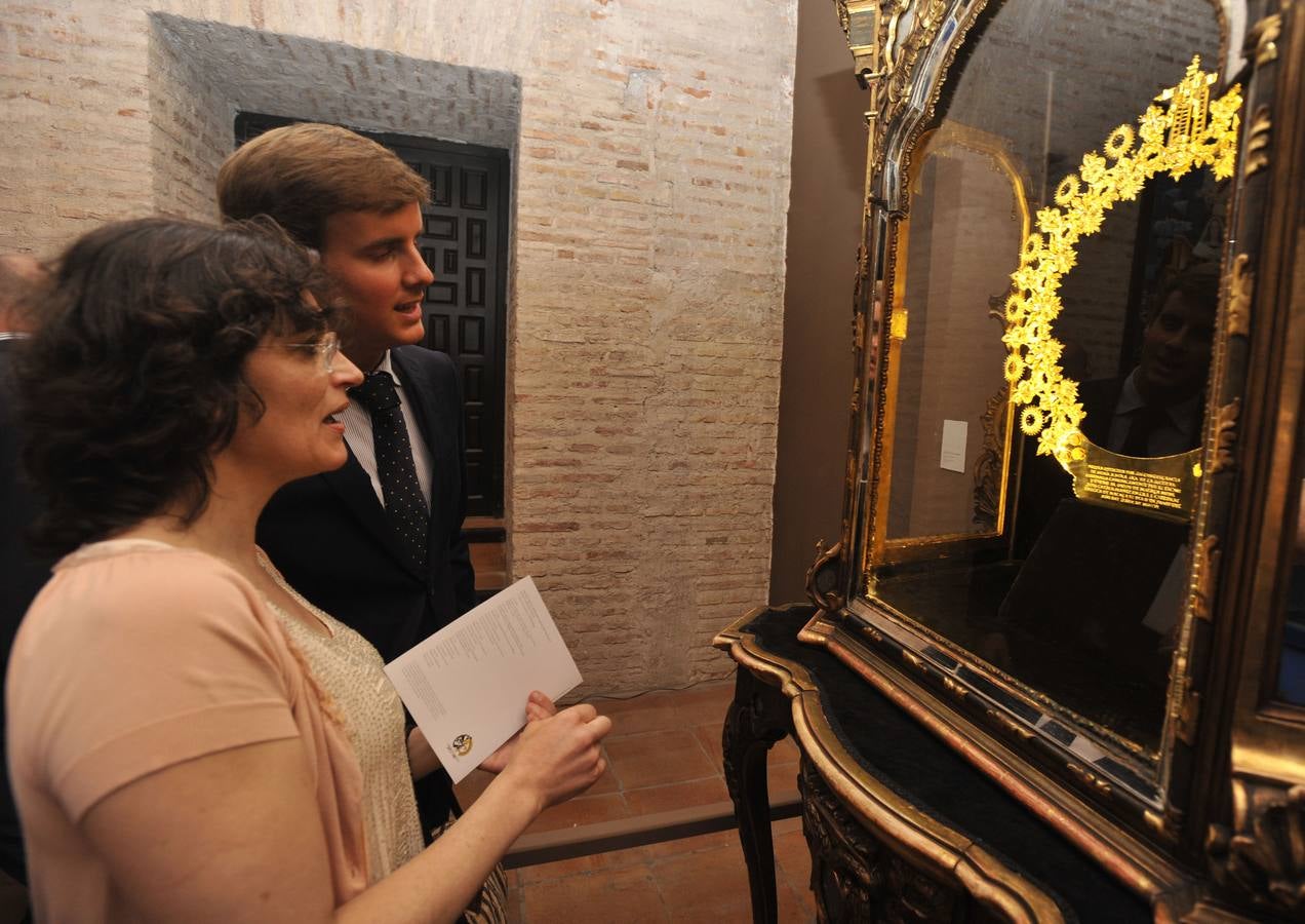 Mena reúne en una exposición la historia y el patrimonio de la Virgen de la Soledad