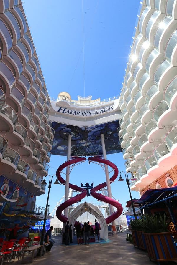 Fotos del &#039;Harmony of the Seas&#039;, el mayor crucero del mundo, en el puerto de Málaga