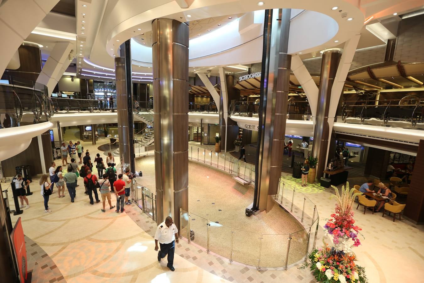 Fotos del &#039;Harmony of the Seas&#039;, el mayor crucero del mundo, en el puerto de Málaga