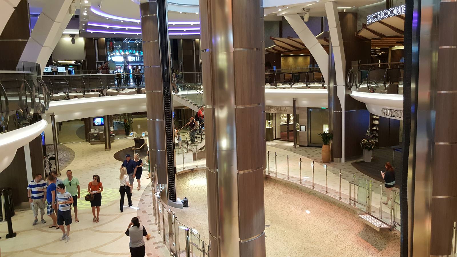 Fotos del &#039;Harmony of the Seas&#039;, el mayor crucero del mundo, en el puerto de Málaga