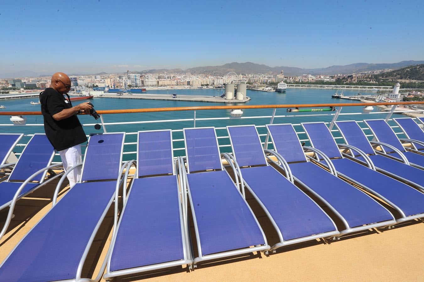 El &#039;Harmony of the seas&#039; visita el puerto de Málaga